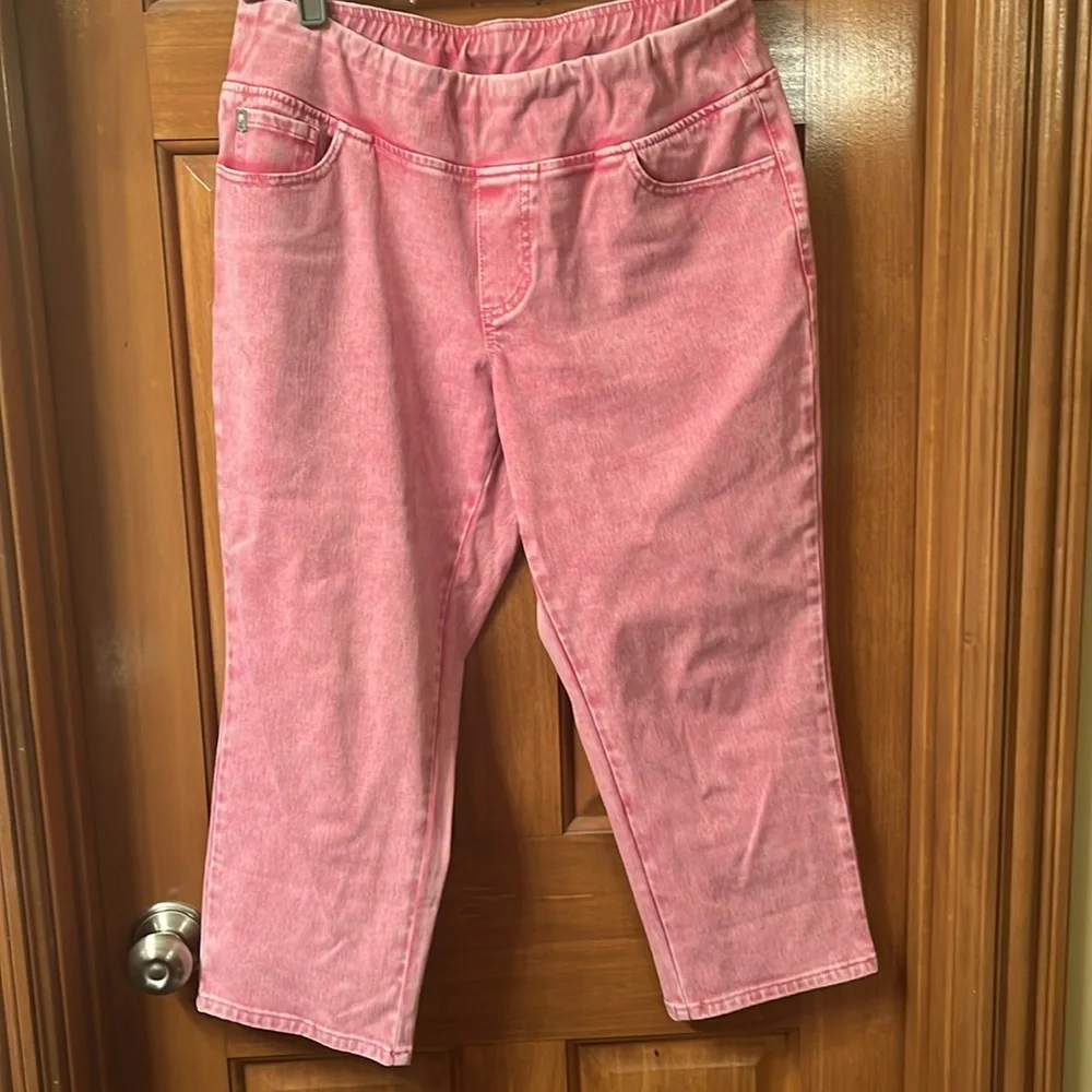 New, no tags, Belle by Kim Gravel pink acid washed cropped jeans! - Picture 2 of 4